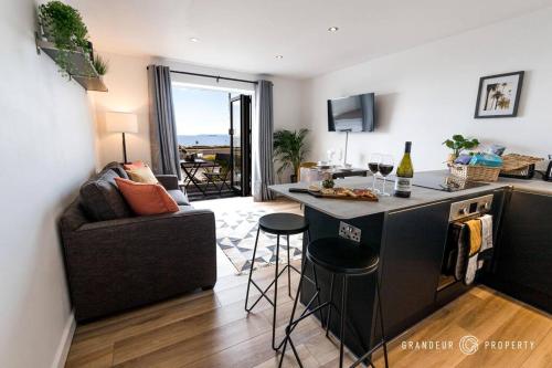The Beach House by Grandeur Property — 4-Star Luxury Hotel in Bournemouth, United Kingdom
