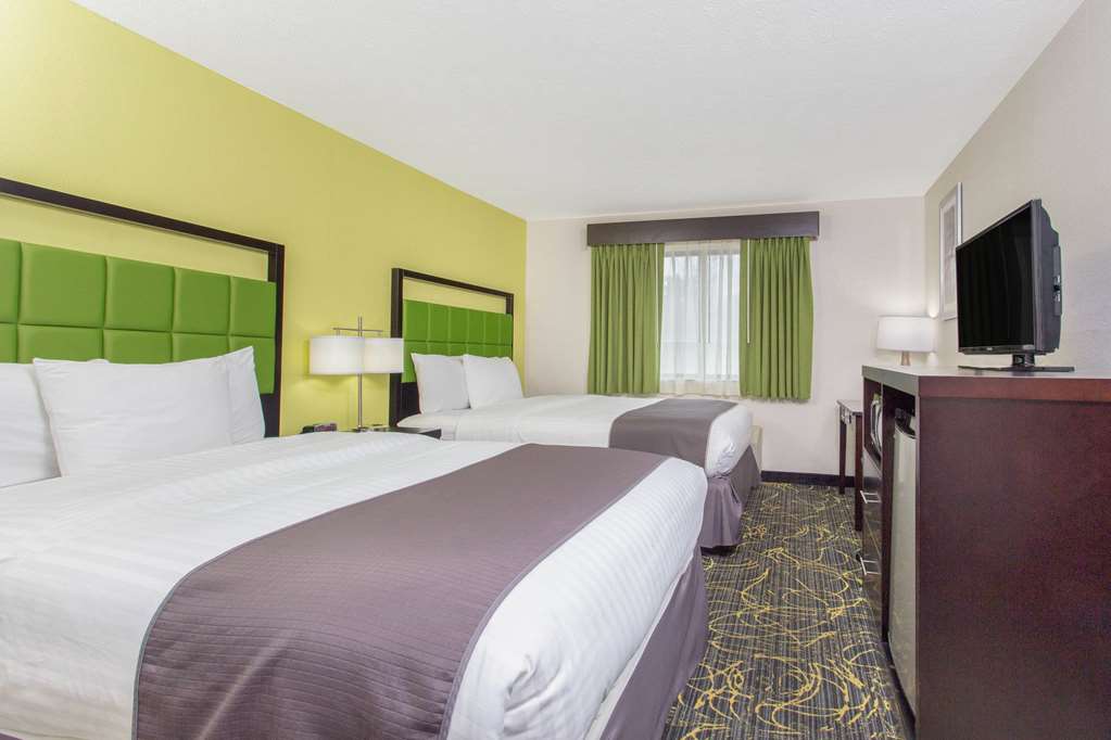 AmericInn by Wyndham Delafield Waukesha Milwaukee - photo 13
