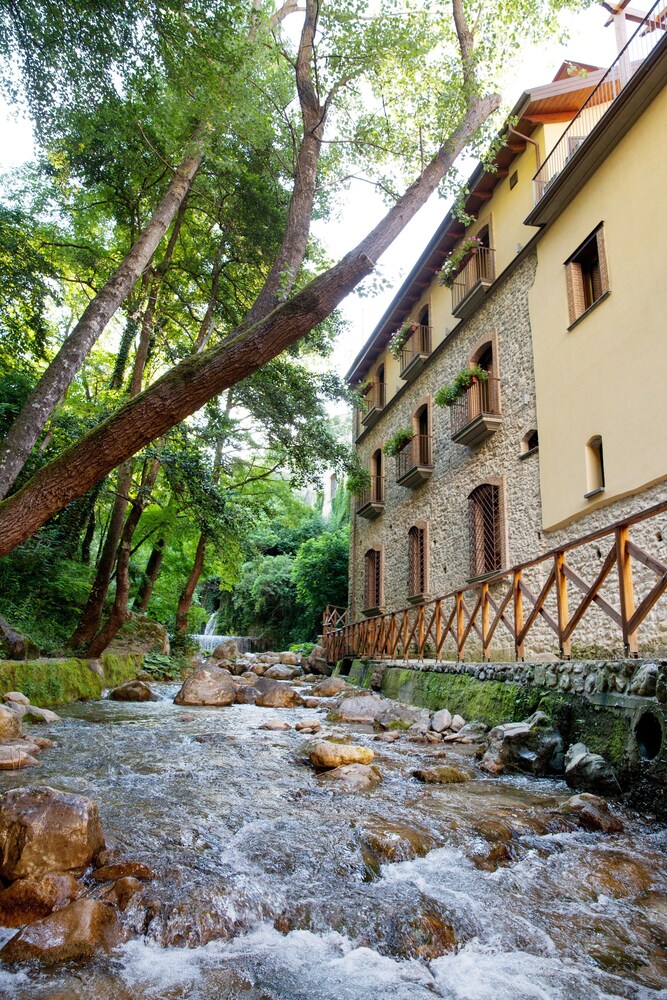 Historic Boutique Hotel Maccarunera — hotel in Campagna