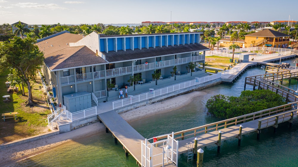 Dockside Inn & Resort - photo 51