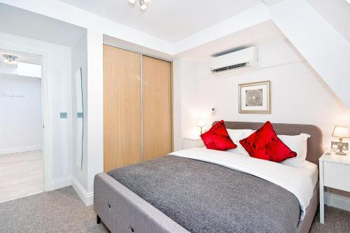 Eldon Chambers Pod 2 by City Living London