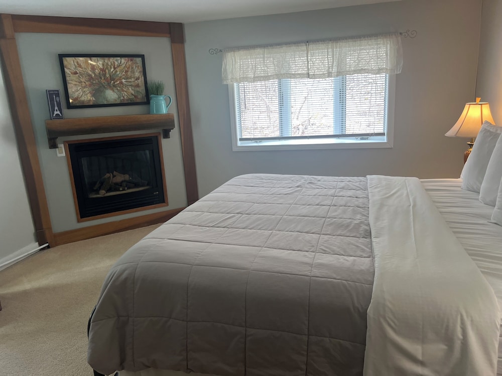 The Vermont Inn - photo 40