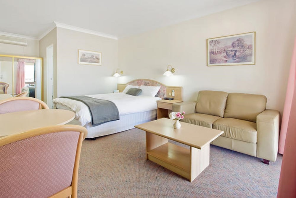 Bega Village Motor Inn — hotel in Bega