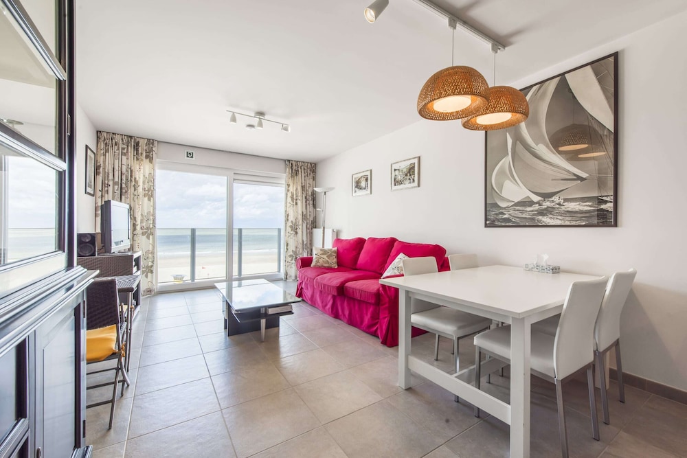 Beautiful Apartment on the sea Wall — 4-Star Luxury Hotel in Blankenberge, Belgium