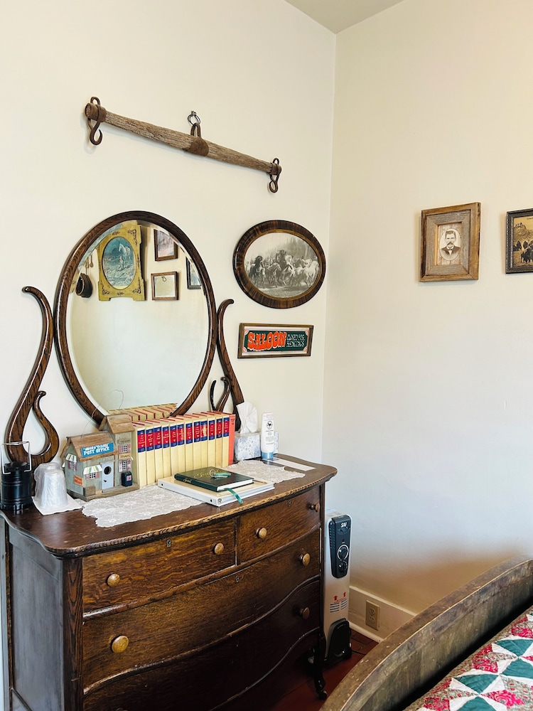 Moore's Old Pine Inn - photo 19