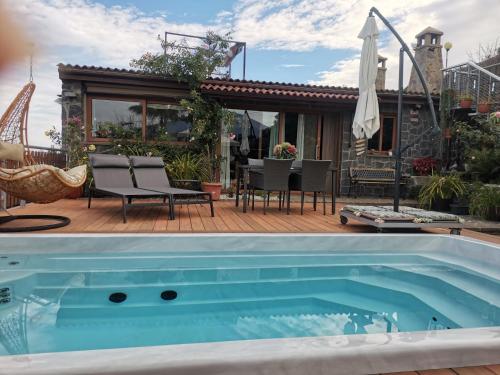 Finca Vistas Al Teide Con Jacuzzi Wifi Y TV Satelite — hotel in Santa Ursula