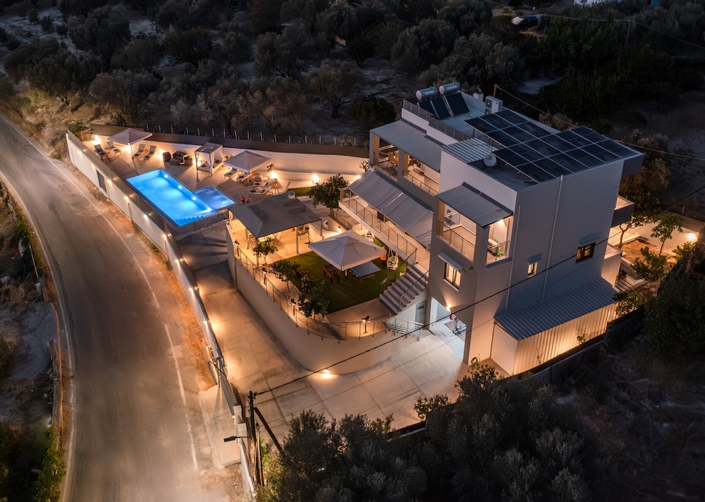 3A's Family Villa Sauna Gym Ping Pong & Toys — 4-Star Luxury Hotel in Rethymno, Greece