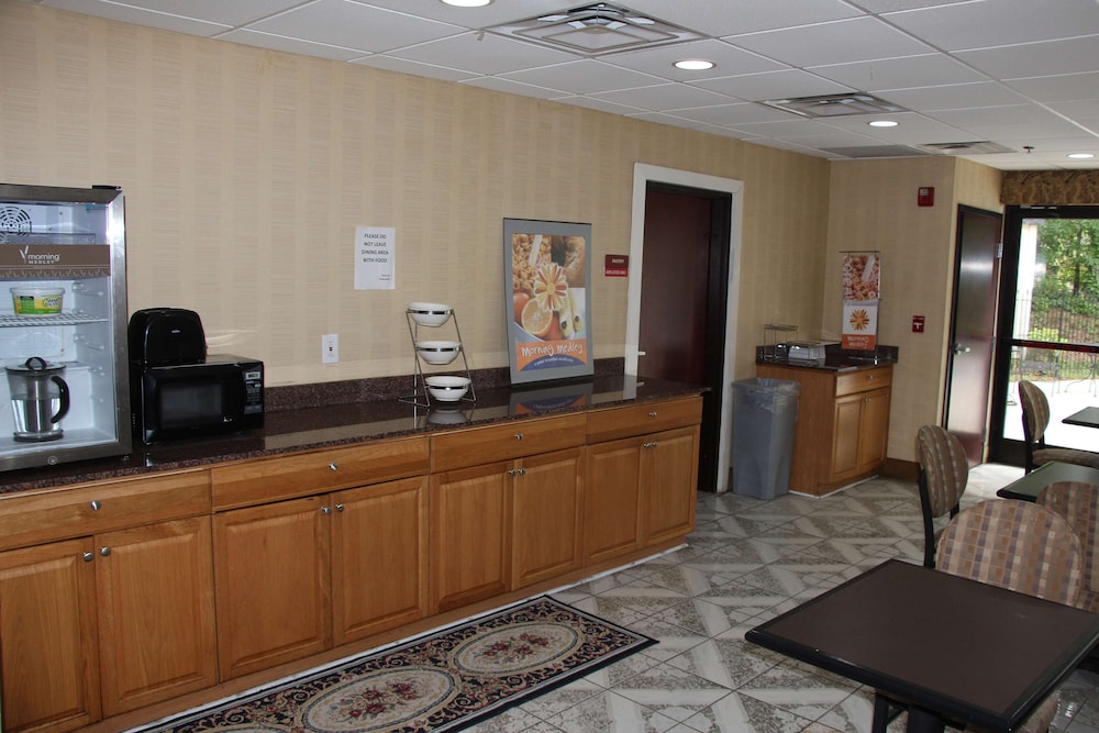 Jameson Inn and Suites Riverdale - photo 39