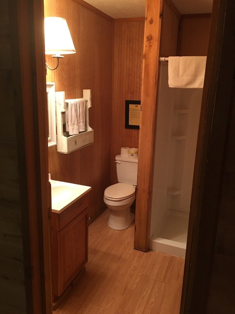 Whispering Creek Lodging & RV Resort - photo 11