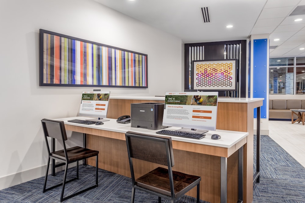 Holiday Inn Express & Suites Hammond by IHG - photo 32