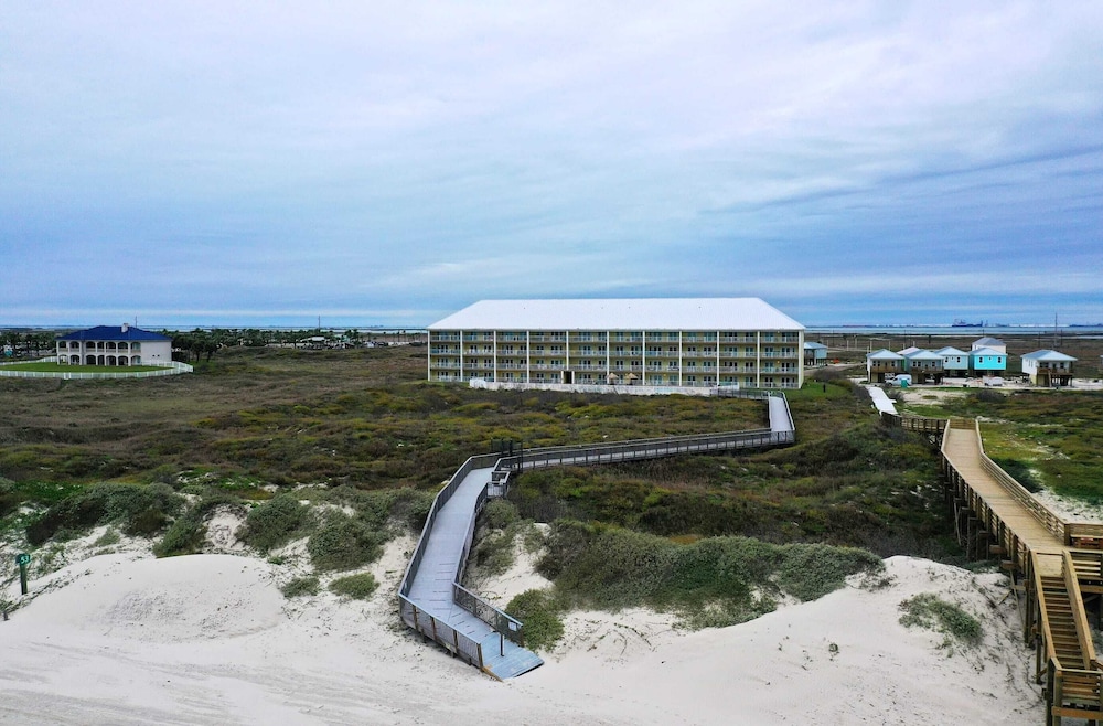 Salt & Sun by Avantstay Beach Access Pool - photo 25