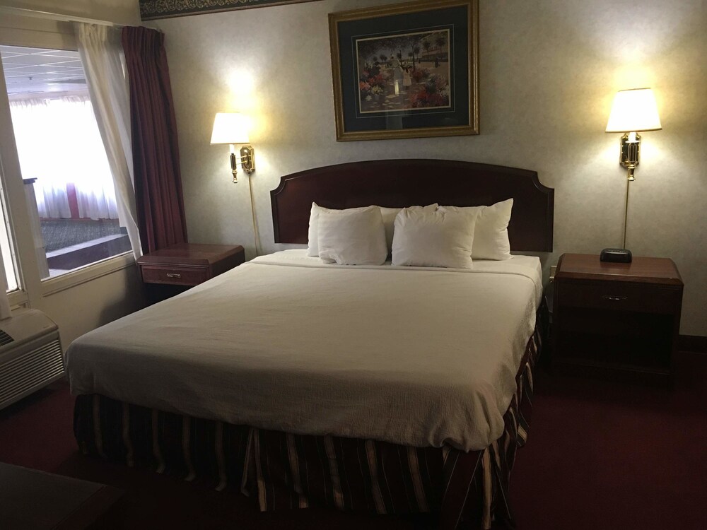 Best Western Plus Wausau Tower Inn - photo 13