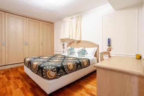 Villa Miramare con Ampia Piscina Riscaldata e Vista Mare — 4-Star Luxury Hotel in Ospedaletti, Italy