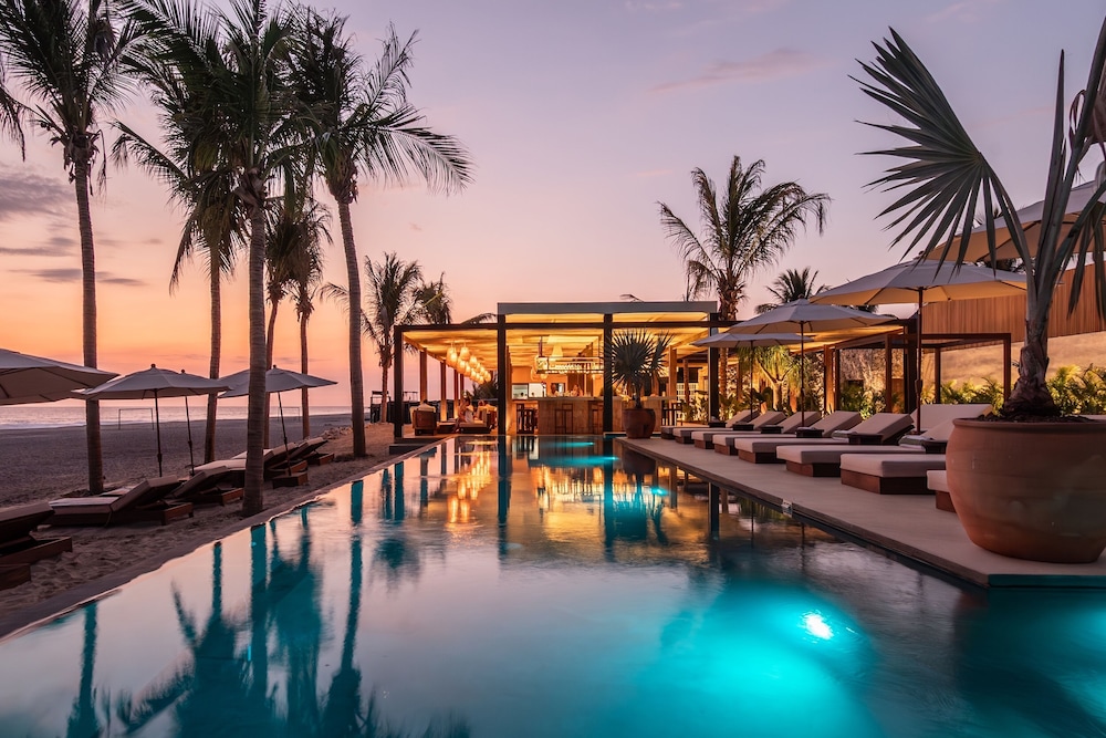 Casa Yati — 4-Star Luxury Hotel in Santa Maria Tonameca, Mexico