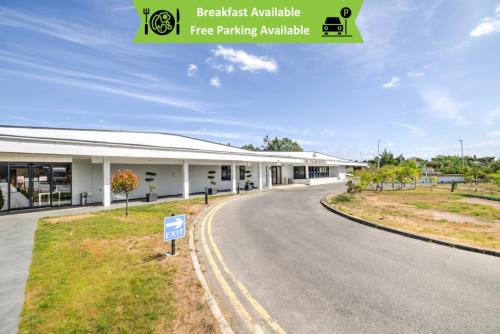 Dancenter Lux Resort London City M25 — hotel in Romford