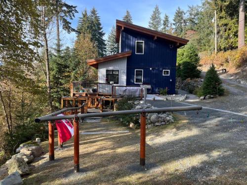 Cottonwood#2 — 4-Star Luxury Hotel in Lake Cowichan, Canada