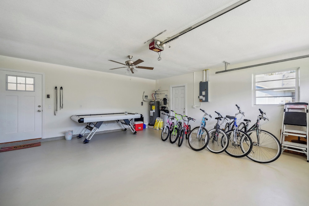 Bikes Yard & Fire Pit at Upscale Lecanto Home - photo 23