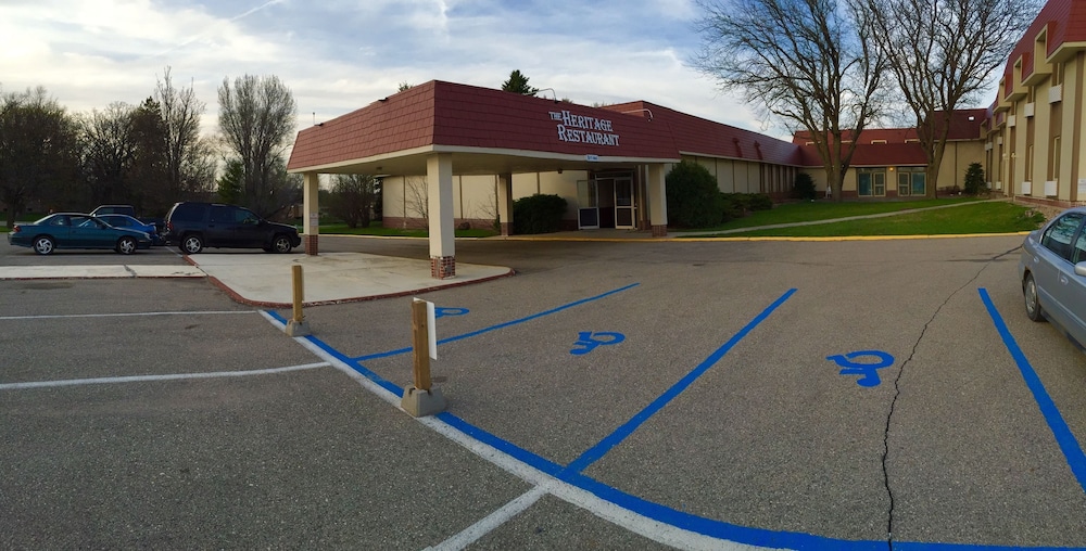 Ramada by Wyndham Albert Lea - photo 84