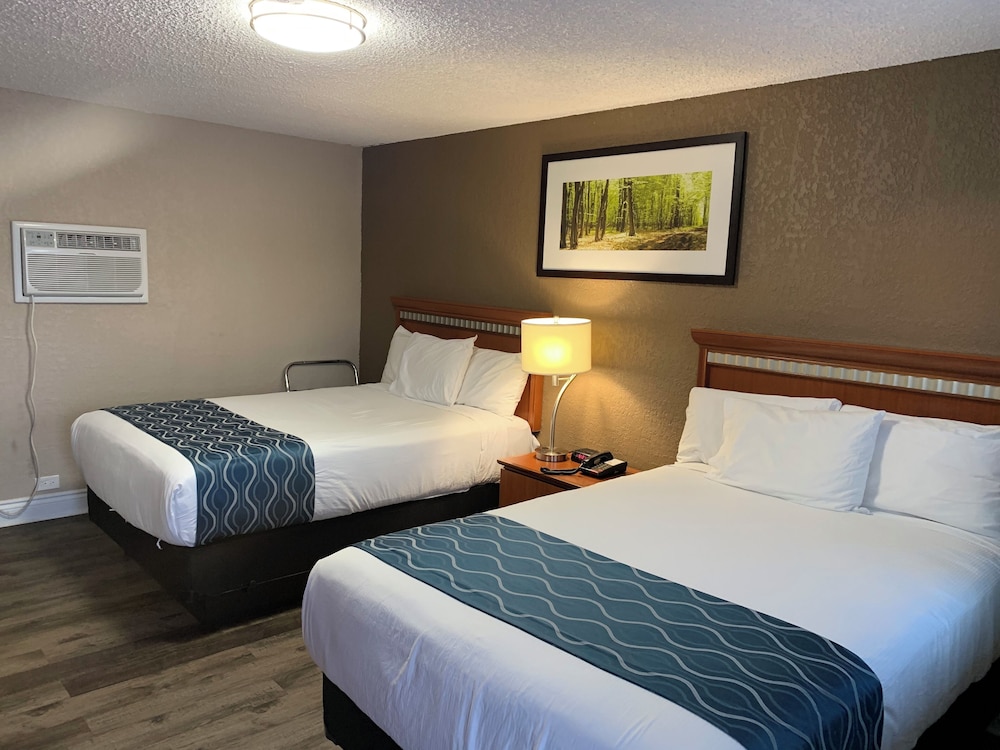 Champlain Motor Inn in Pembroke, Canada