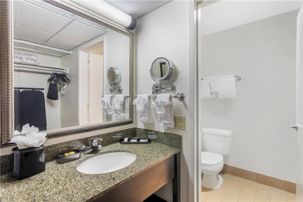 Best Western Plus Garden Court Inn - photo 30
