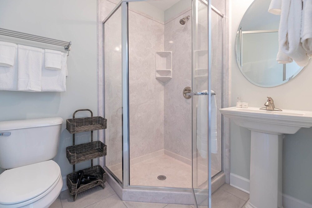 Phoenix Gulf Tower 1801 4 Bedroom Condo - photo 20