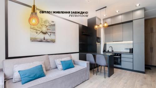 ВВВ 5 104a Yaroslaviv Grad Bulvarno Kudriavska 17 Kyiv centre Golden Gate metro nearby fantastic city view 15 kW backup power Petrovdom Apartment — 4-Star Luxury Hotel in Kyiv, Ukraine