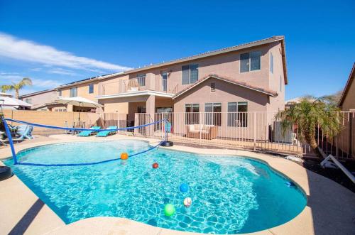 Luxurious Retreat FREE HTD Pool Outdoor Fun in Casa Grande, United States