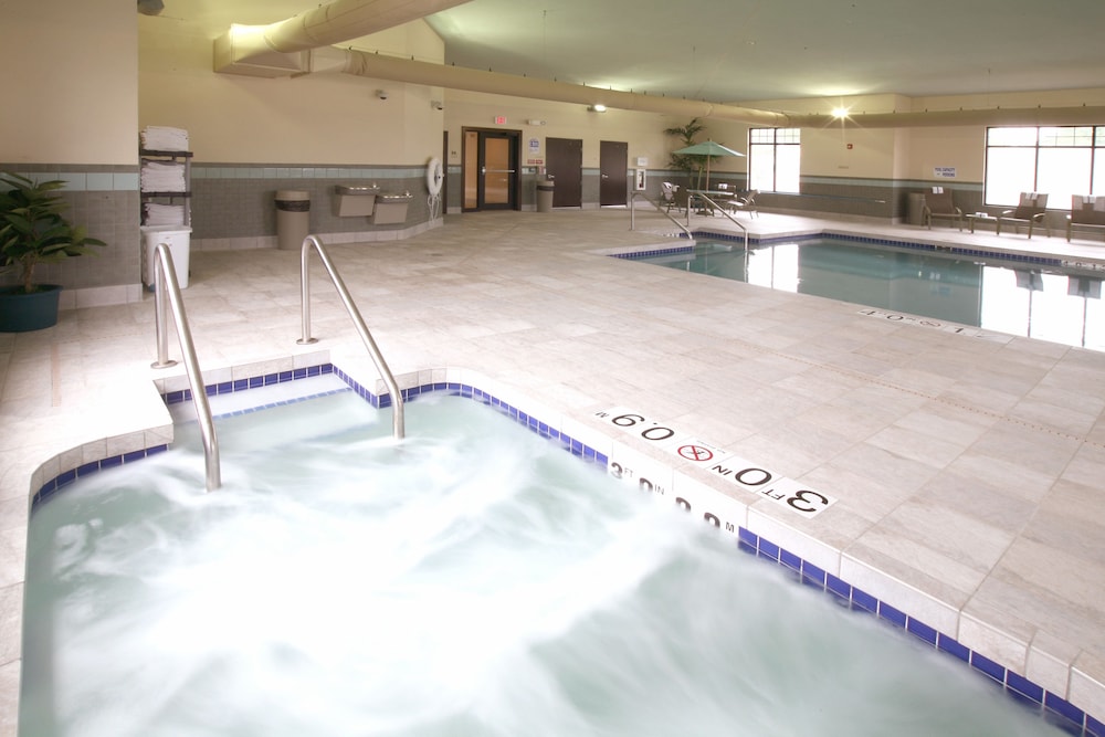 Holiday Inn Express Hotel & Suites Madison Verona by IHG - photo 36