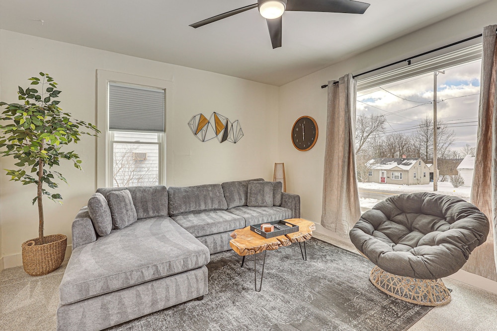 3 Mi to Downtown Youngstown: Updated Apartment — 4-Star Luxury Hotel in Youngstown, United States
