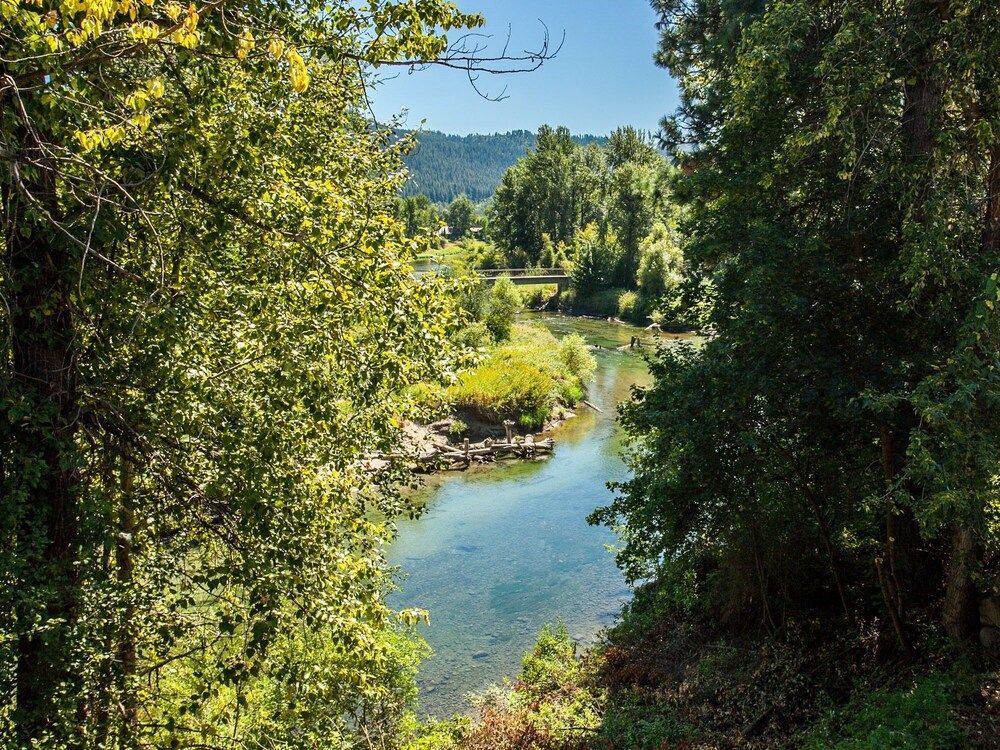 Storybook Riverside Inn — 4-Star Luxury Hotel in Leavenworth, United States