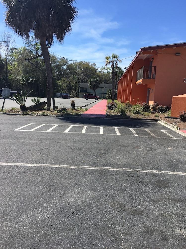 Days Inn Perry - photo 16