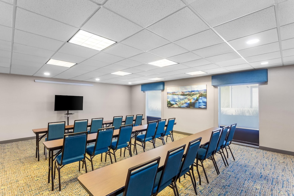Hampton Inn Huntington University Area - photo 46