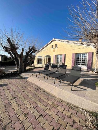 Villa Gesinacris avec piscine — 4-Star Luxury Hotel in Camaret-Sur-Aigues, France