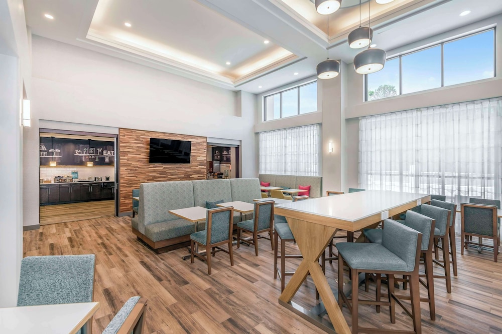 Hampton Inn & Suites Burlington NC - photo 47