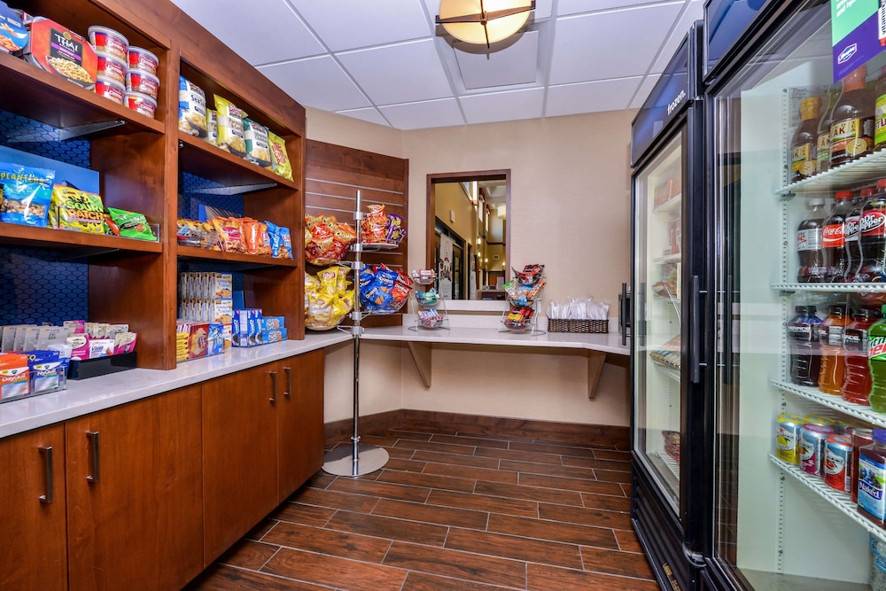 Hampton Inn & Suites Boulder North - photo 40