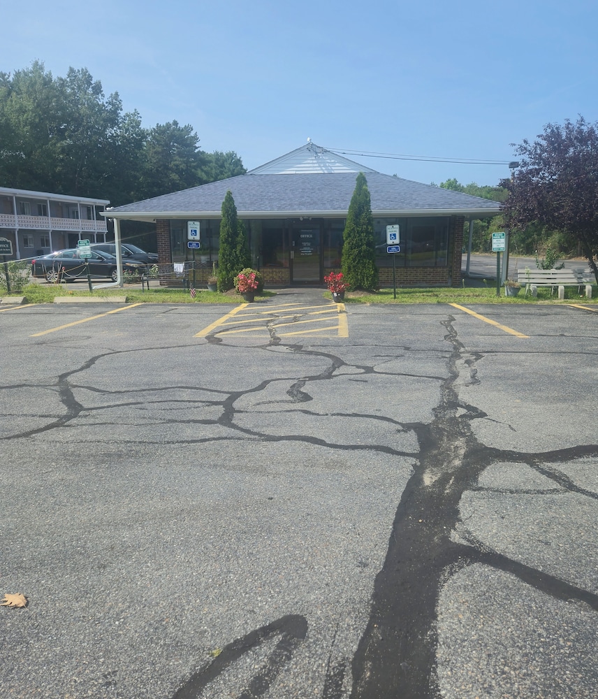 Ayer Motor Inn - photo 32