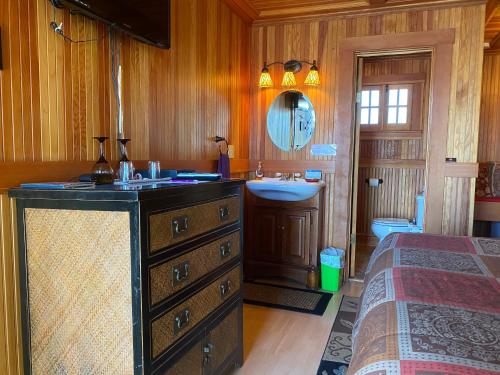 Whistling Winds Motel - photo 28