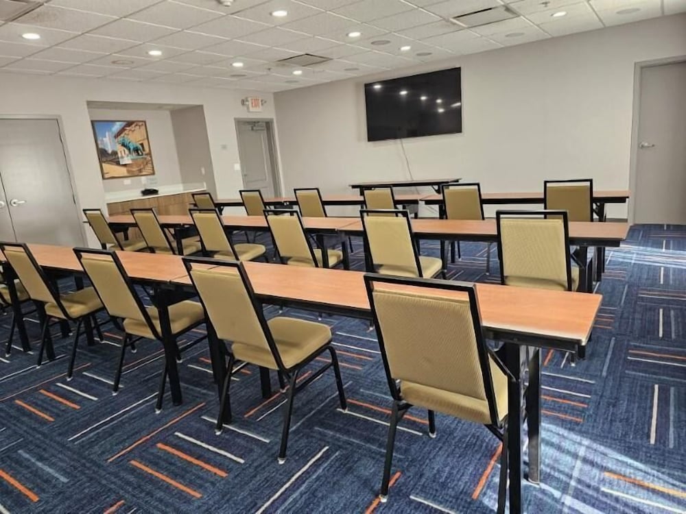 Hampton Inn & Suites Chicago Deer Park - photo 59