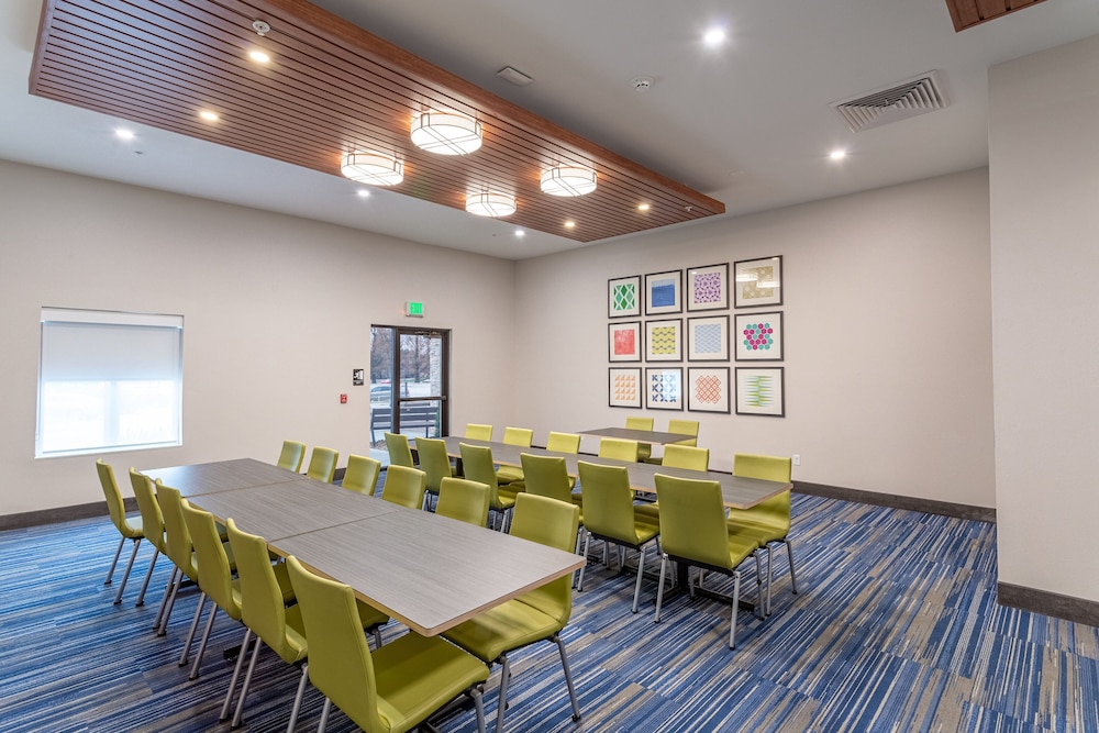 Holiday Inn Express & Suites Columbus Worthington by IHG - photo 32