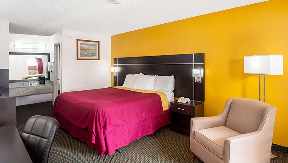 Magnuson Hotel Bradenton - photo 6