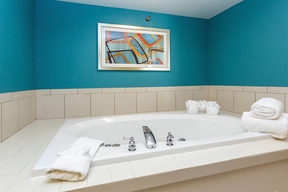 Fairfield Inn and Suites by Marriott Des Moines West - photo 38