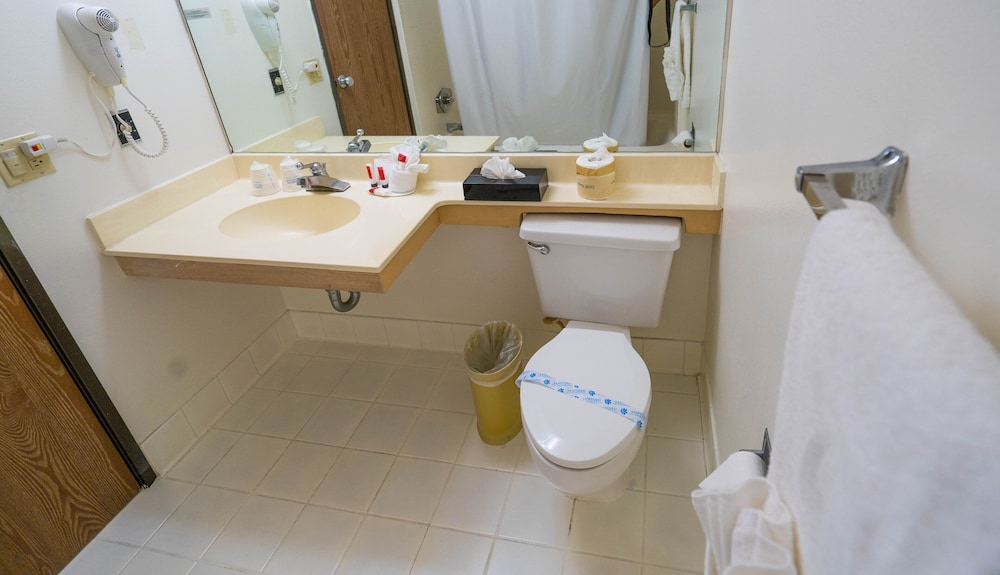 Howard Johnson by Wyndham Buena Park - photo 24