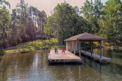 Sunset Cove - carbon neutral hotel in Unknown City