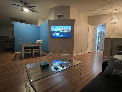 Large Pool & Patio Cozy Single Story Family House — 4-Star Luxury Hotel in Las Vegas, United States