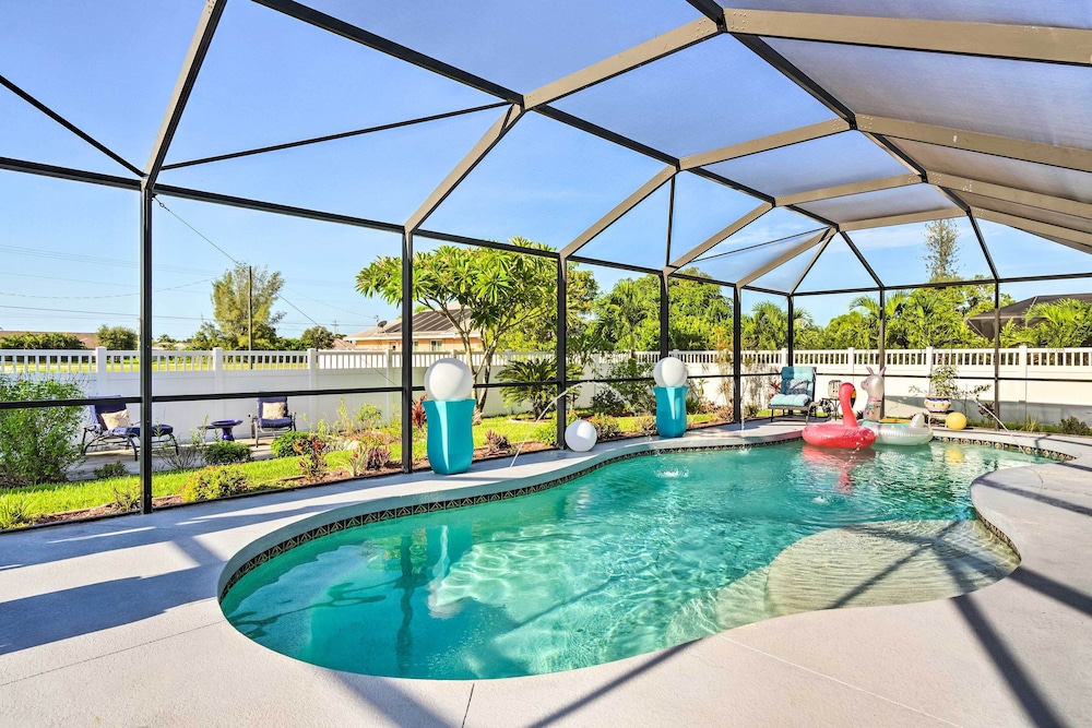Chic Cape Coral Oasis with Pool 5 Mi to Beach — 4-Star Luxury Hotel in Cape Coral, United States
