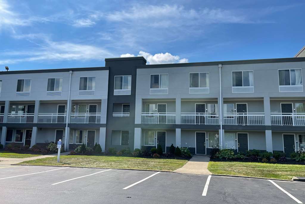 Wingate by Wyndham Dayton North - photo 5