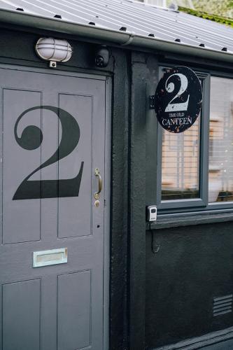 2 The Old Canteen Two Minute Walk To Beach — 4-Star Luxury Hotel in Lyme Regis, United Kingdom