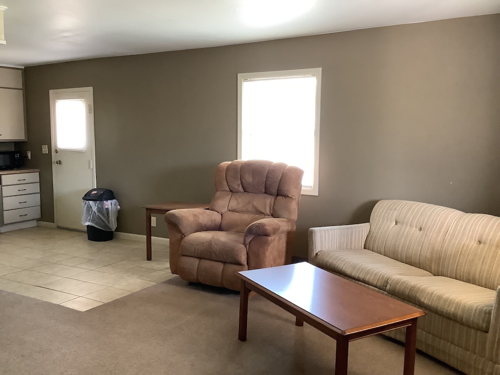Silver Spur Vintage Inn & Suites - photo 42