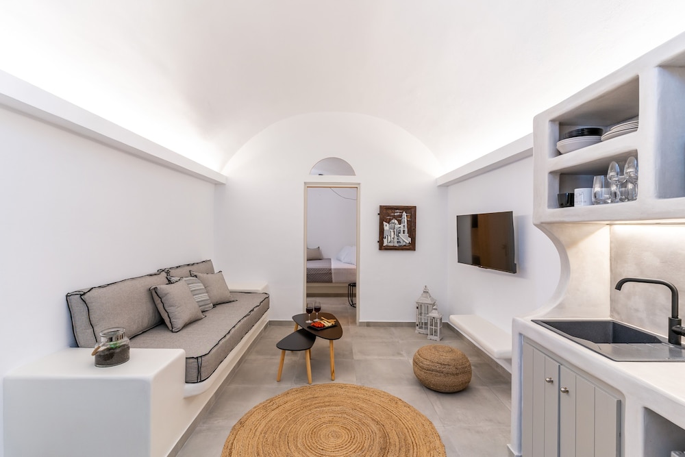 AnnaFani Villa — 4-Star Luxury Hotel in Pyrgos, Greece