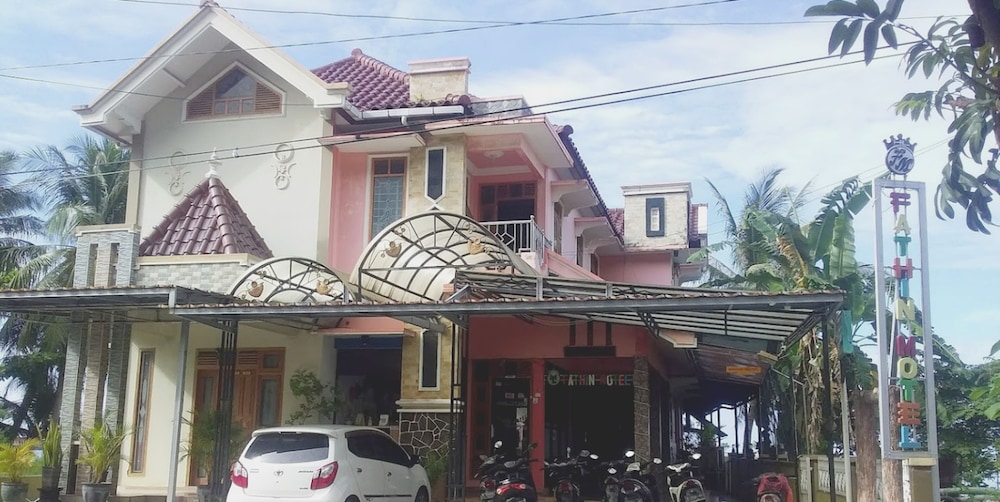 OYO Life 93055 Fathin Hotel — hotel in Gresik